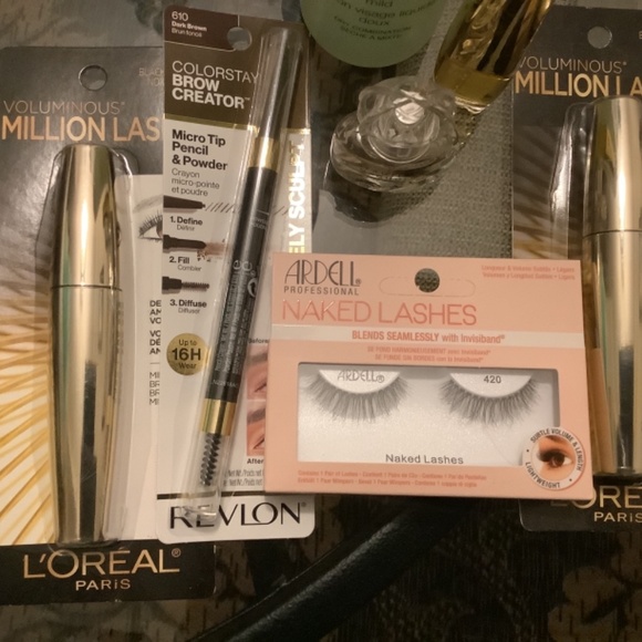 Travel bag with 3 zippered compartments perfect for college bound! - Picture 4 of 6